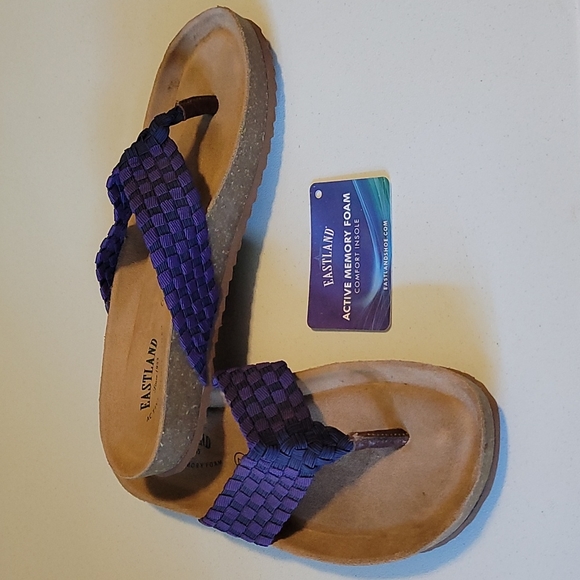 Eastland Flip Flops - 7 - Picture 2 of 4